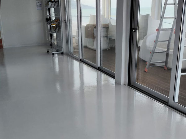 Pavimentazioni in Resina per Superfici Industriali 26 pavimentazione-in-resina-negozio