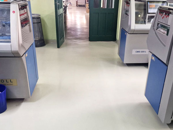 Pavimentazioni in Resina per Superfici Industriali 27 pavimento-laboratorio-tessile-in-resina-lombardia
